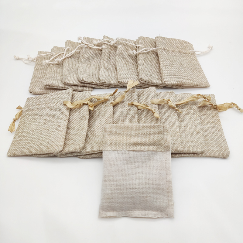 Jute Bag Packaging - 50個ジュートギフトバッグリネン袋麻袋巾着ポーチ黄麻布ウェビングためのクリスマスギフト包装バッグ収納ポーチ